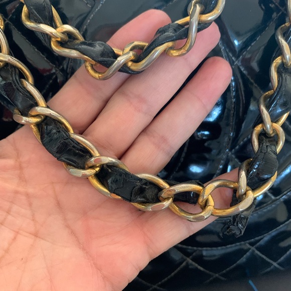 Authentic channel purse. Well use condition. Please see all the pic - Picture 15 of 15